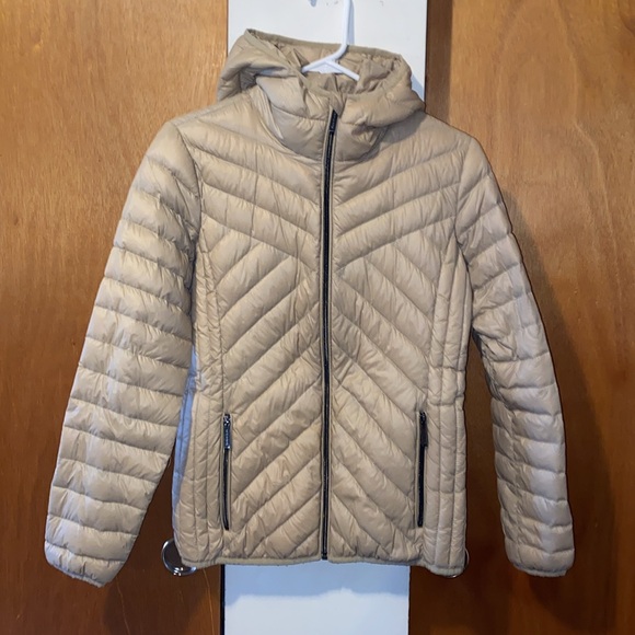 🧁EUC Michael Kors Packable Down Fill Hooded Jacket - Picture 4 of 9